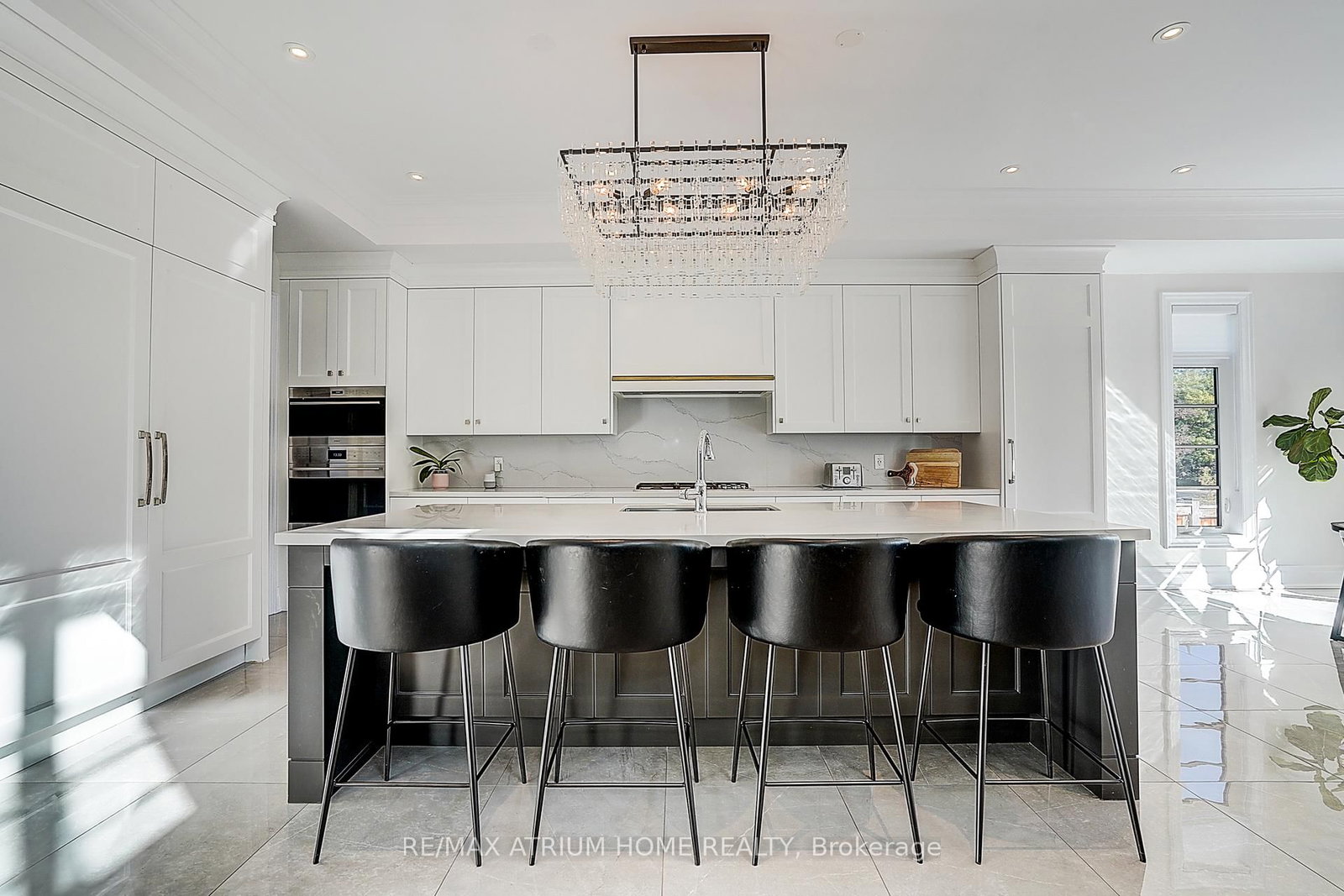 Detached House for sale at 246 Nyla Court, Oakville, Ontario, L6L 0G8 - Bronte - MLS: W12889180