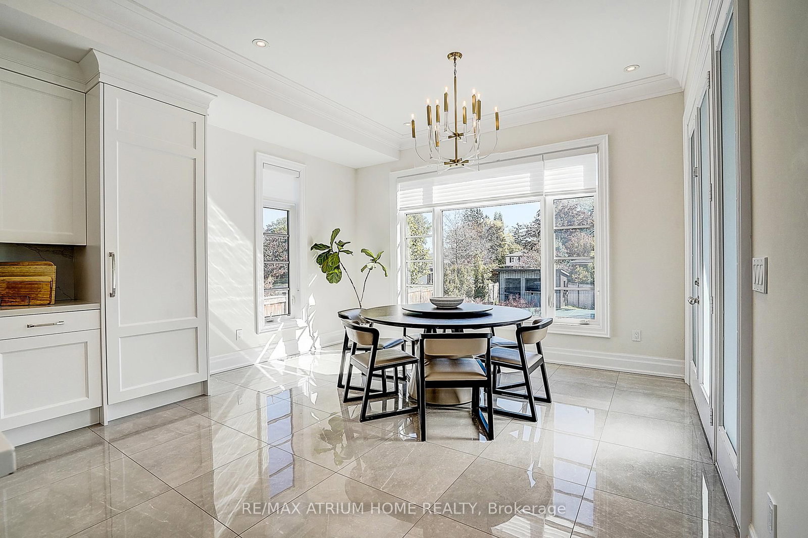 Detached House for sale at 246 Nyla Court, Oakville, Ontario, L6L 0G8 - Bronte - MLS: W12889180