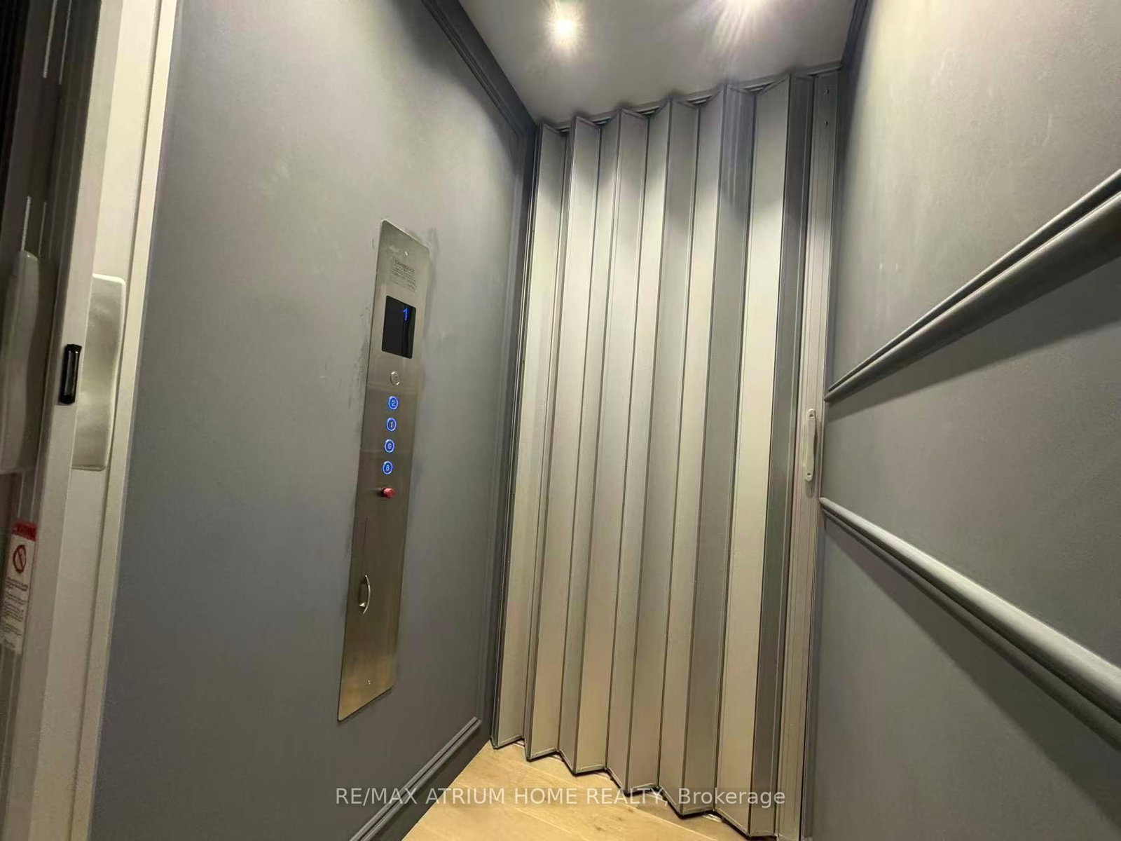 Detached House for sale at 246 Nyla Court, Oakville, Ontario, L6L 0G8 - Bronte - MLS: W12889180