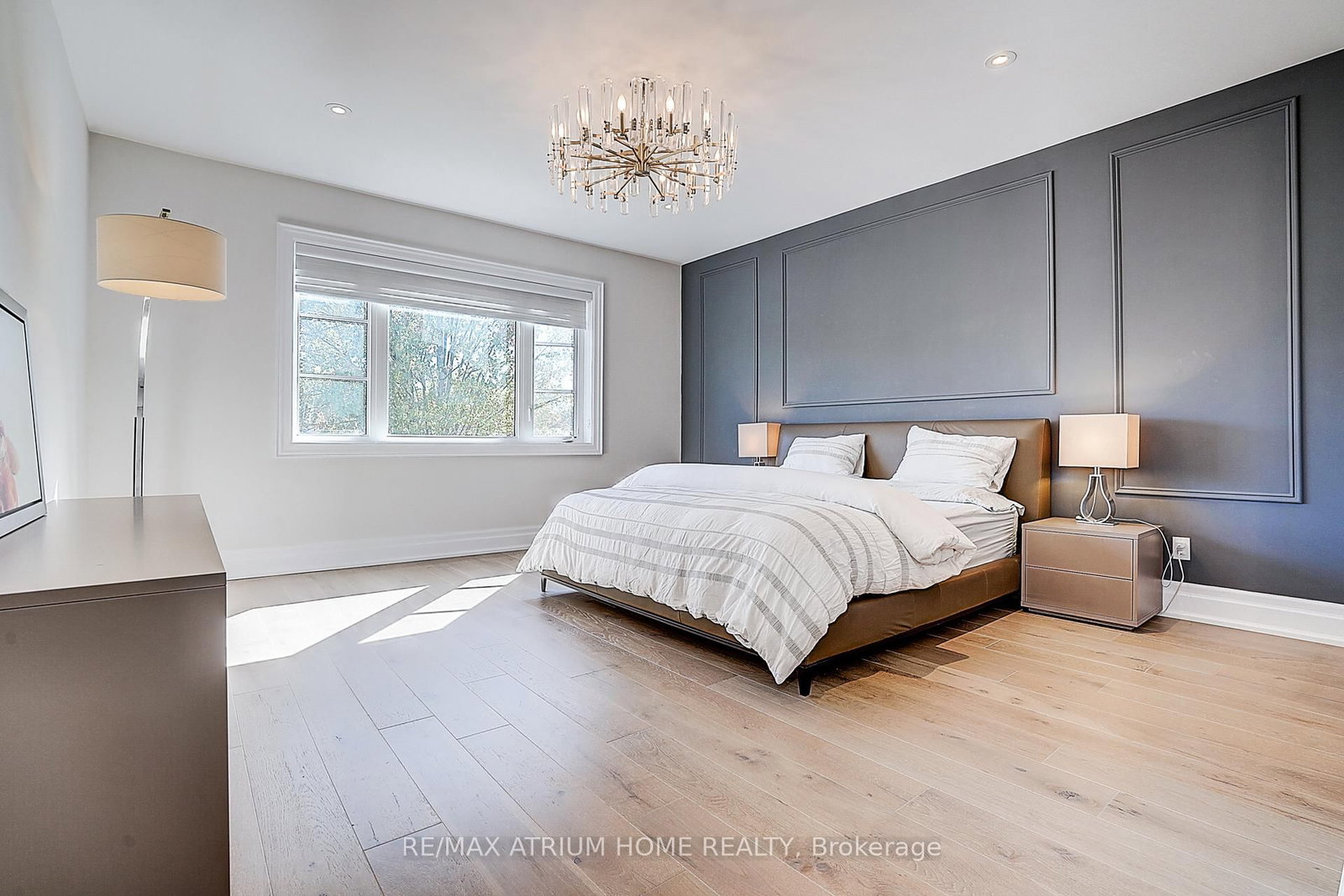 Detached House for sale at 246 Nyla Court, Oakville, Ontario, L6L 0G8 - Bronte - MLS: W12889180