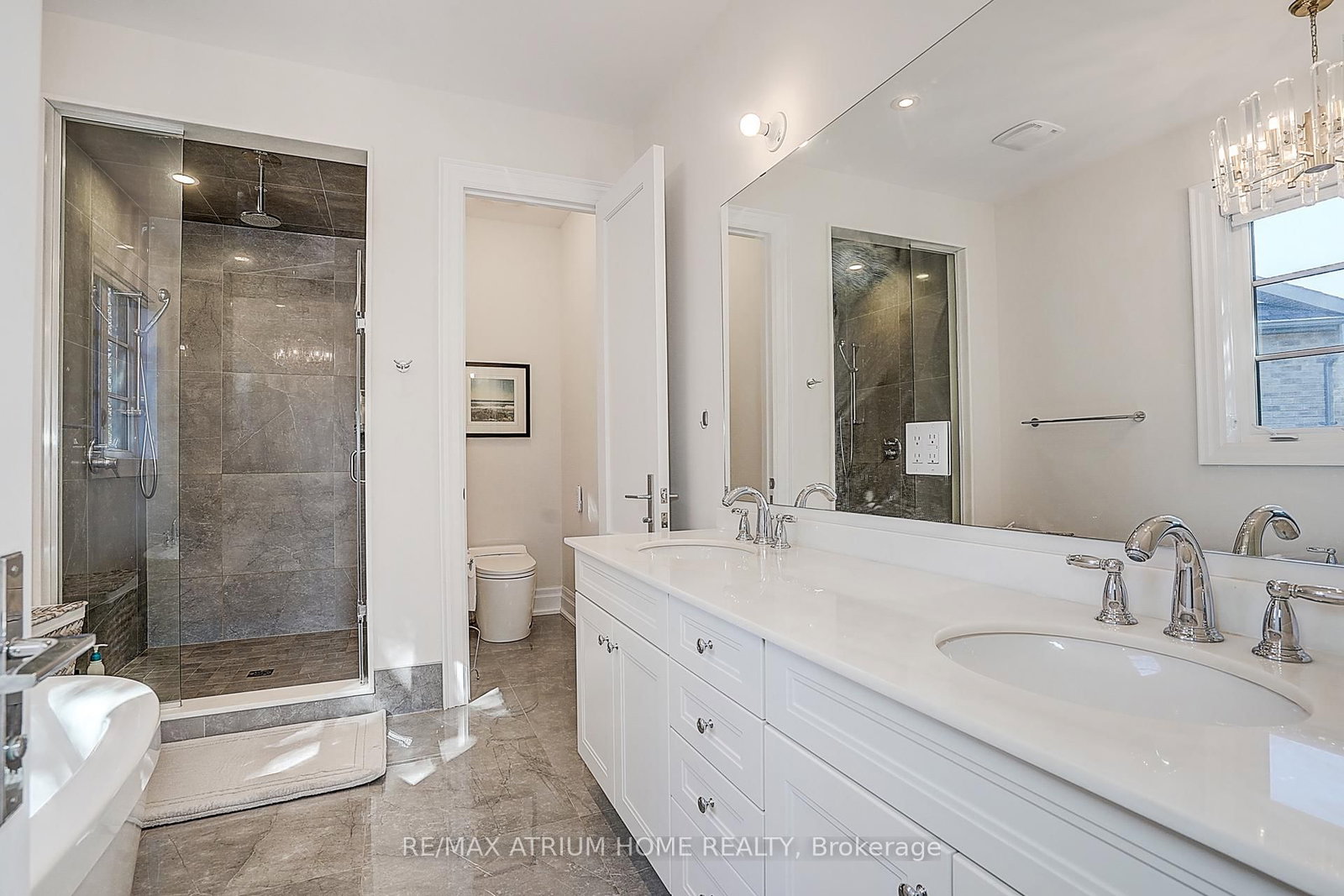 Detached House for sale at 246 Nyla Court, Oakville, Ontario, L6L 0G8 - Bronte - MLS: W12889180