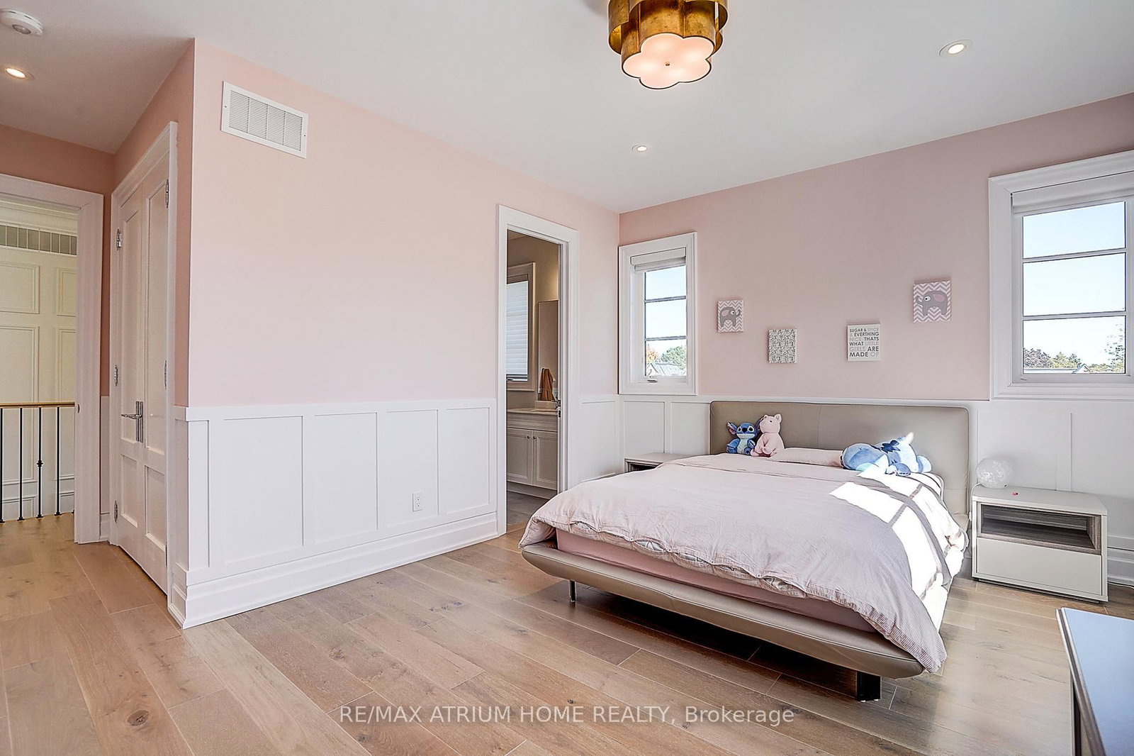 Detached House for sale at 246 Nyla Court, Oakville, Ontario, L6L 0G8 - Bronte - MLS: W12889180