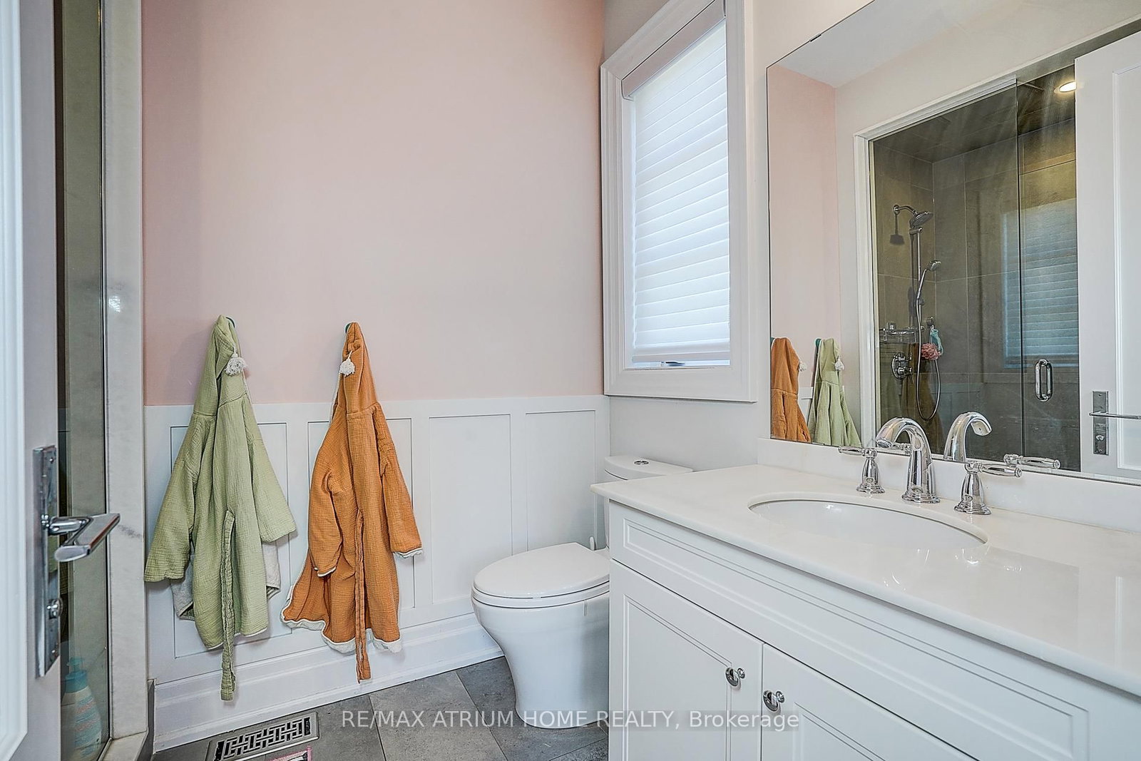 Detached House for sale at 246 Nyla Court, Oakville, Ontario, L6L 0G8 - Bronte - MLS: W12889180