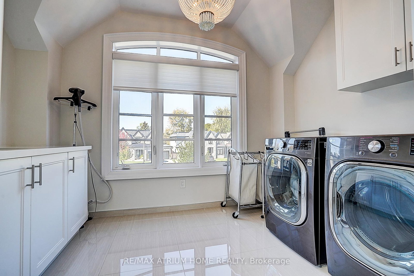 Detached House for sale at 246 Nyla Court, Oakville, Ontario, L6L 0G8 - Bronte - MLS: W12889180