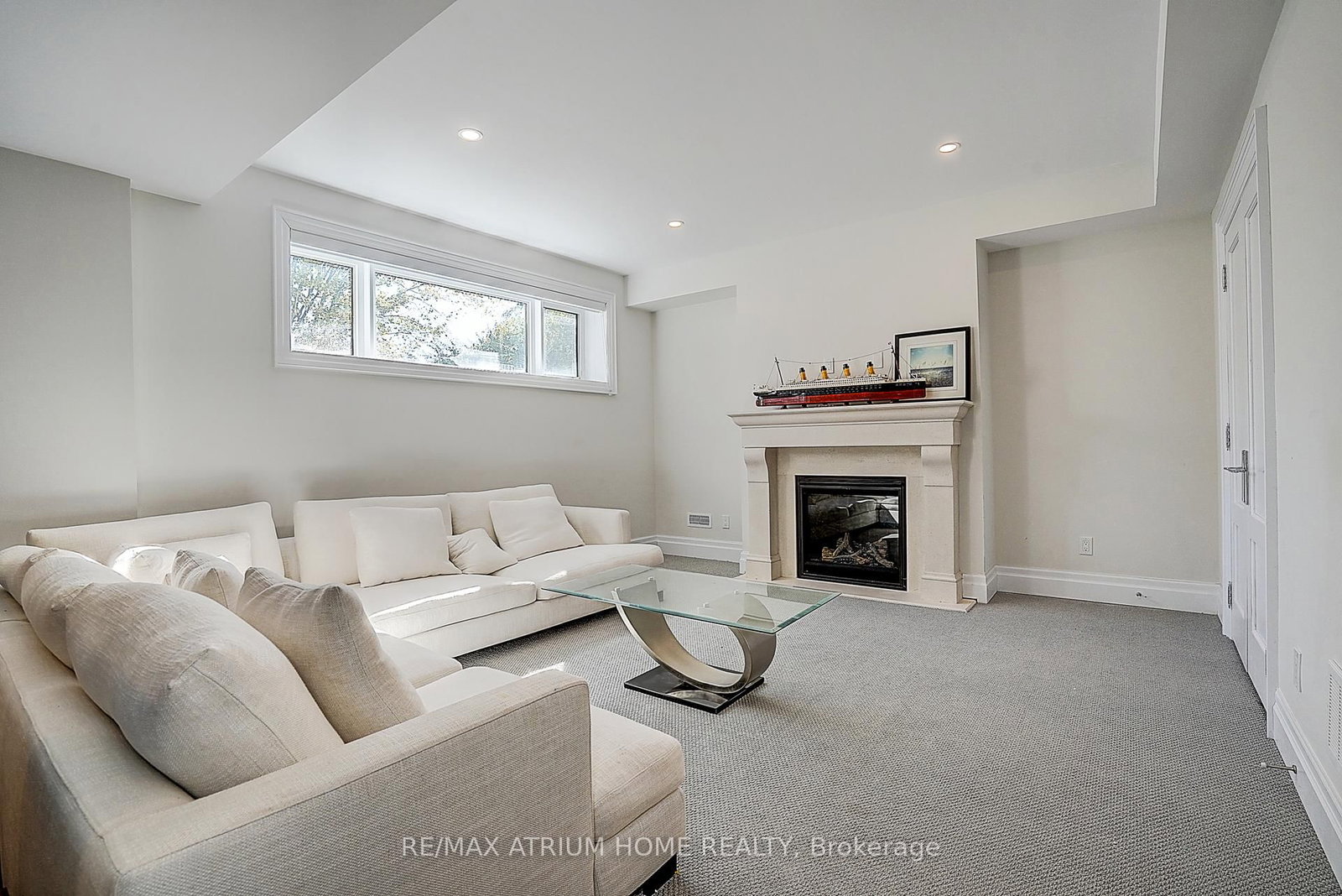 Detached House for sale at 246 Nyla Court, Oakville, Ontario, L6L 0G8 - Bronte - MLS: W12889180