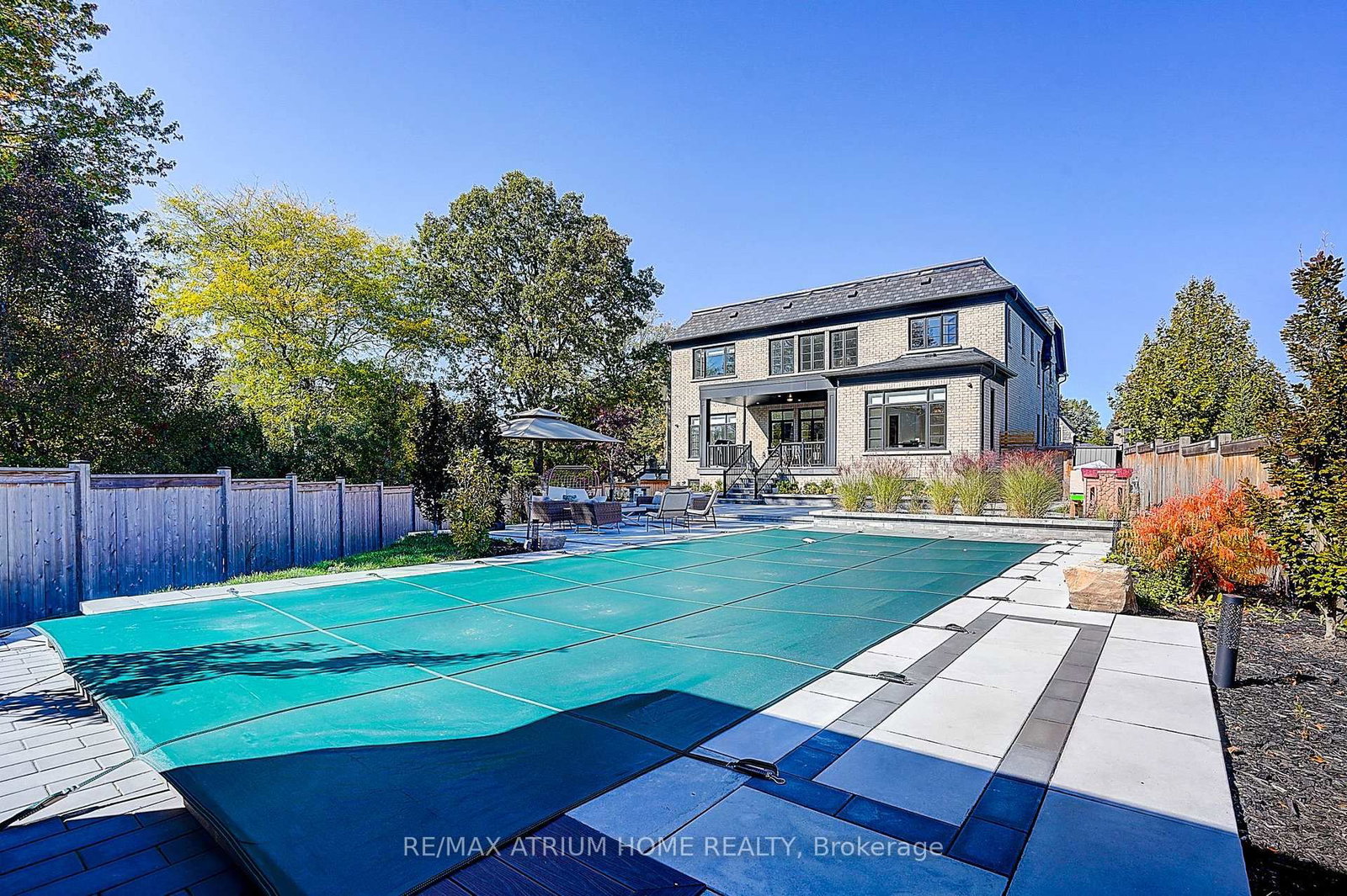 Detached House for sale at 246 Nyla Court, Oakville, Ontario, L6L 0G8 - Bronte - MLS: W12889180