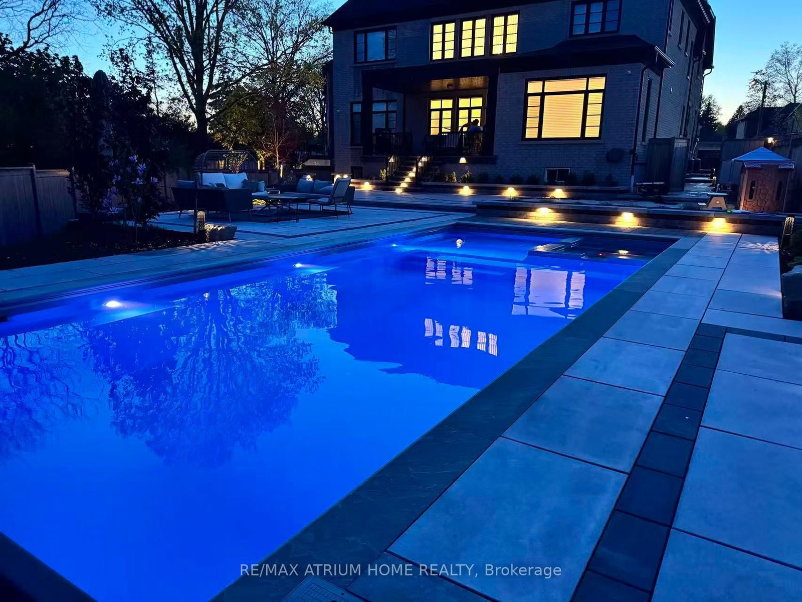 Detached House for sale at 246 Nyla Court, Oakville, Ontario, L6L 0G8 - Bronte - MLS: W12889180