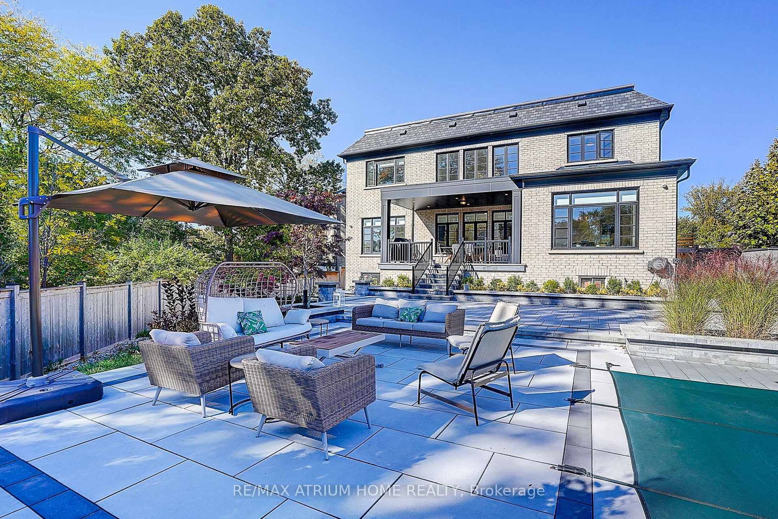 Detached House for sale at 246 Nyla Court, Oakville, Ontario, L6L 0G8 - Bronte - MLS: W12889180