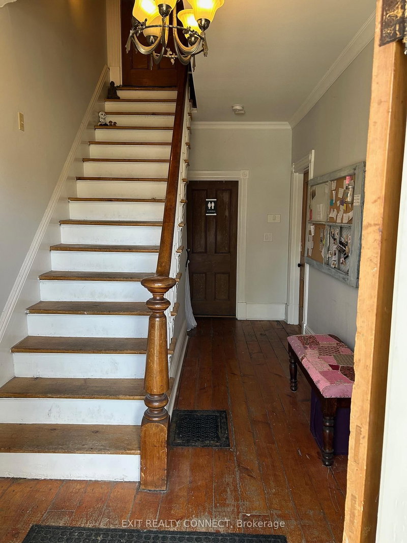 1&2 - 87 Main St N, Milton, L9T 1N4 | Image 2