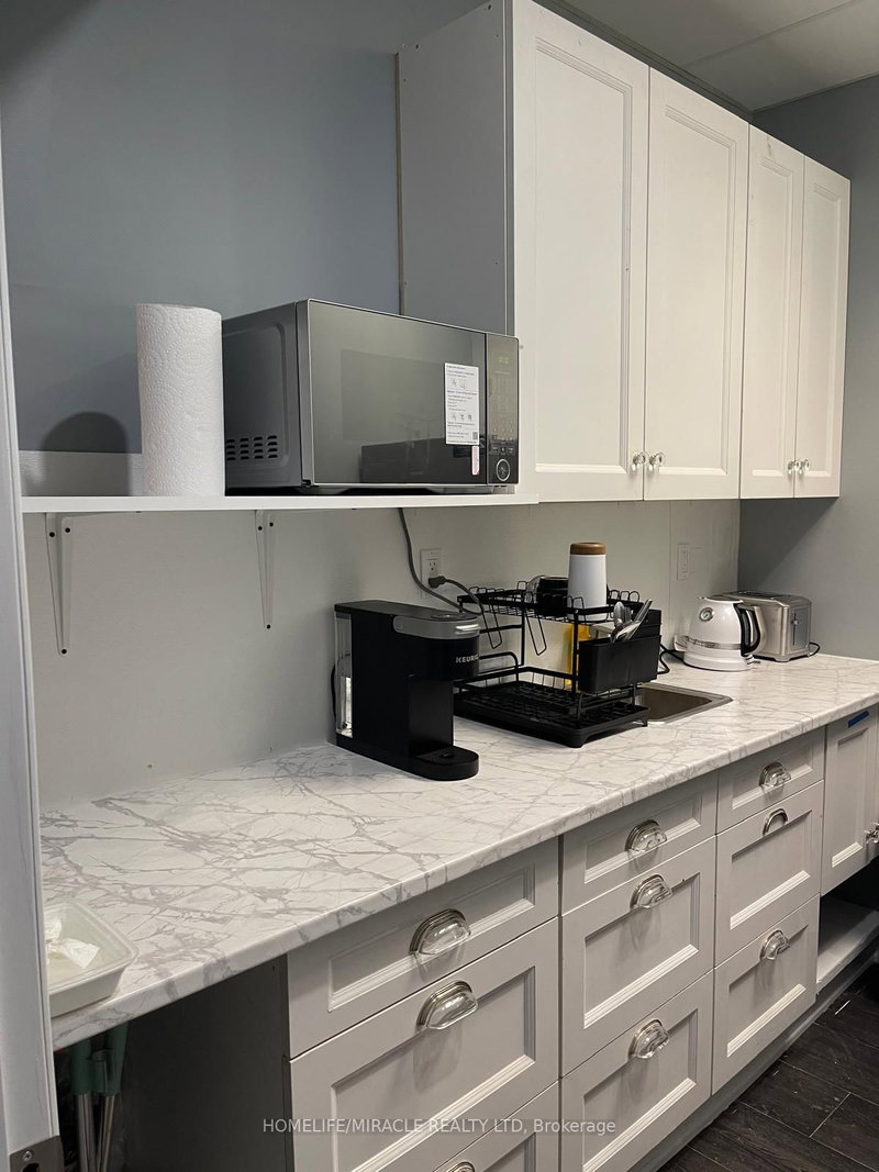 211-E - 2359 RoyalWindsor Dr, Mississauga, L5J 4S9 | Image 2