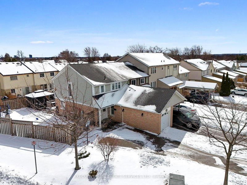29 Sparklett Cres, Brampton, L6Z 1M7 | Image 3