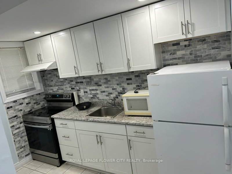 Bsmt - 4 LASCELLES BLVD Dr, Brampton, L6S 3T3 | Image 2