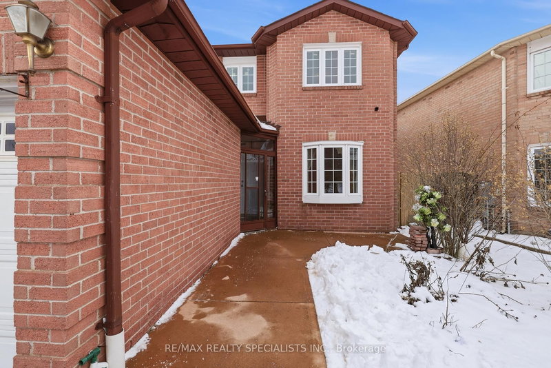 162 Major William Sharpe Dr, Brampton, L6X 4C3 | Image 3
