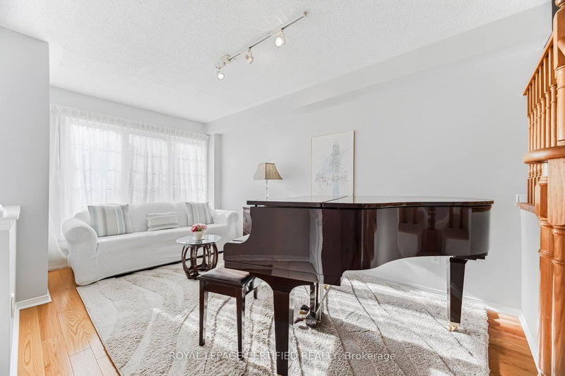 3478 Covent Cres, Mississauga, L5M 7K7 | Image 3