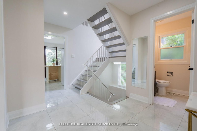 36 Blueridge Sq, Brampton, L6Z 1A1 | Image 3