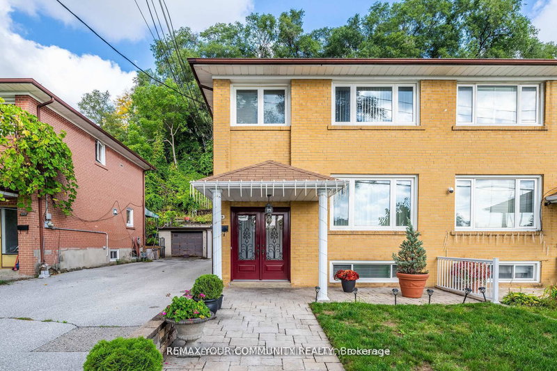 119 Dalrymple Dr, Toronto, M6N 4S2 | Image 2