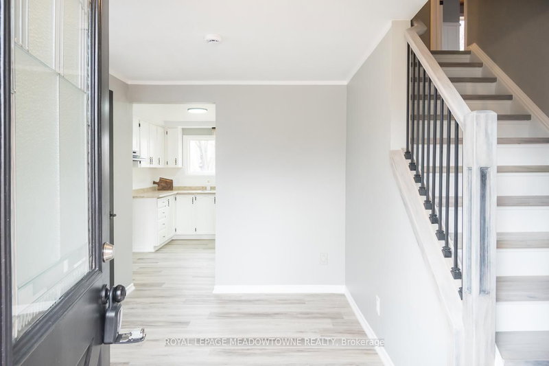 877 Anderson Ave, Milton, L9T 4Y5 | Image 3