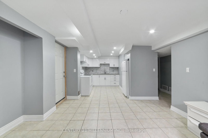 Lower - 26 Newman Crt, Brampton, L6S 5T1 | Image 2