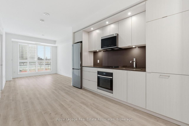 318 - 25 Cordova Avenue