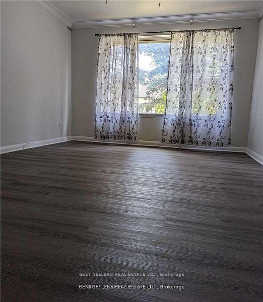 Detached House for sale at 320 Ashbury Road, Oakville, Ontario, L6K 2M4 - West - MLS: W12892698