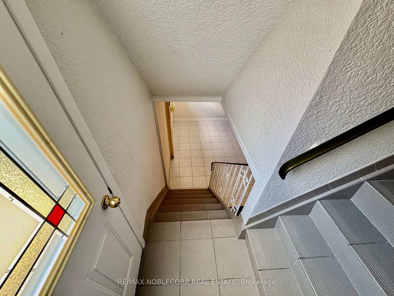 97 Travistock Rd, Toronto, M3M 2P1 | Image 2