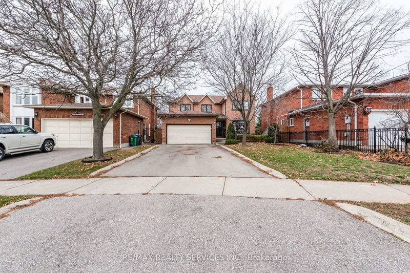 1928 Aldermead Rd, Mississauga, L5M 2Z9 | Image 3