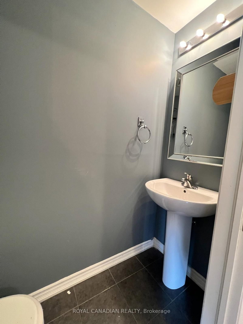 40-02 - 2420 Baronwood Dr, Oakville, L6M 0X6 | Image 2