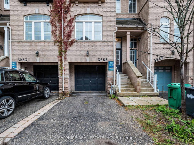 3255 Redpath Circ, Mississauga, L5N 8R3 | Image 2