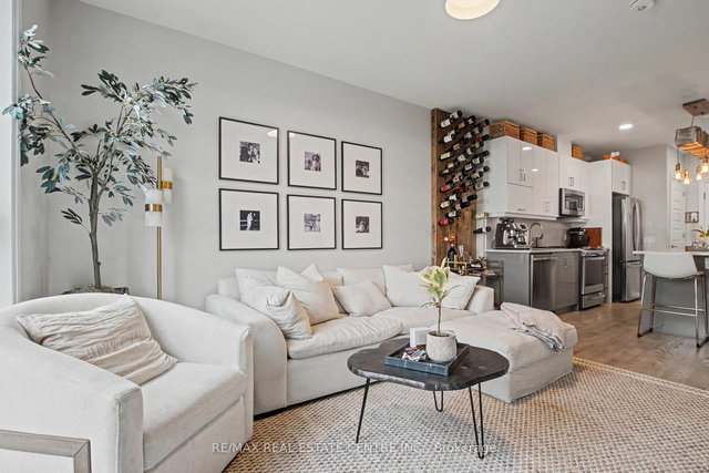 309 - 95 Dundas Street W