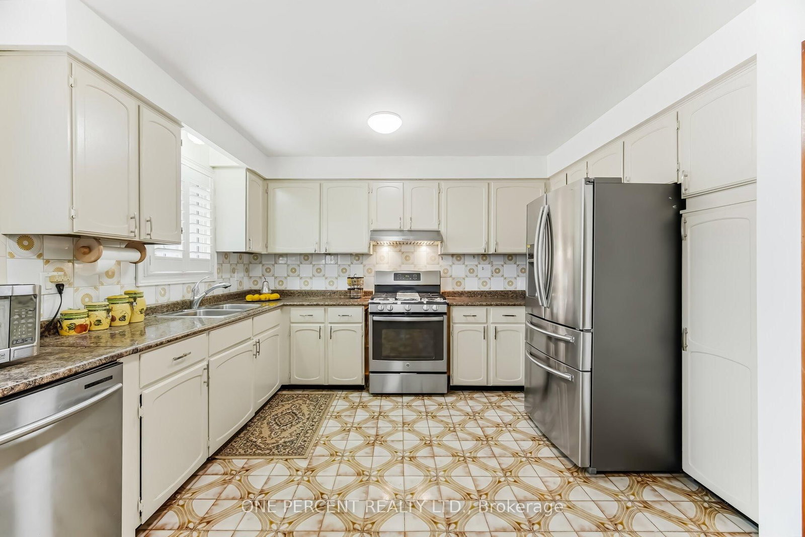 Detached House for sale at 4 Manorcrest Street, Brampton, Ontario, L6S 2W9 - Central Park - MLS: W12894224