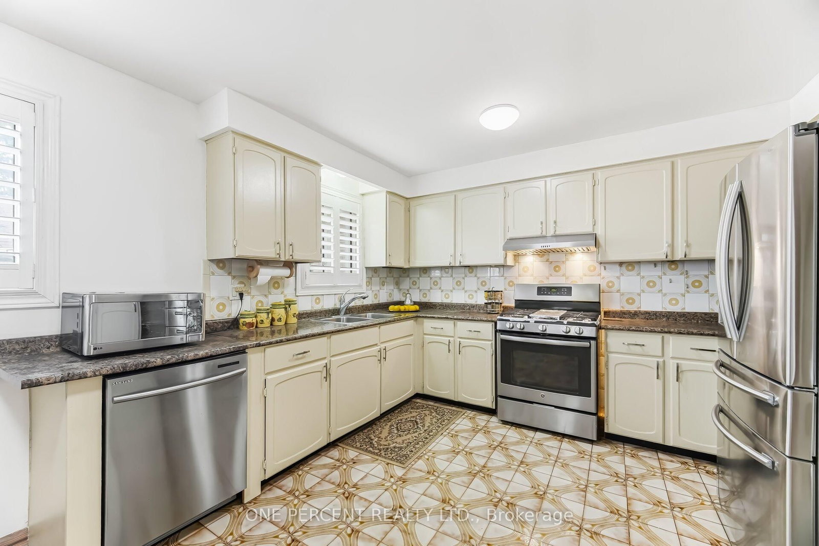 Detached House for sale at 4 Manorcrest Street, Brampton, Ontario, L6S 2W9 - Central Park - MLS: W12894224