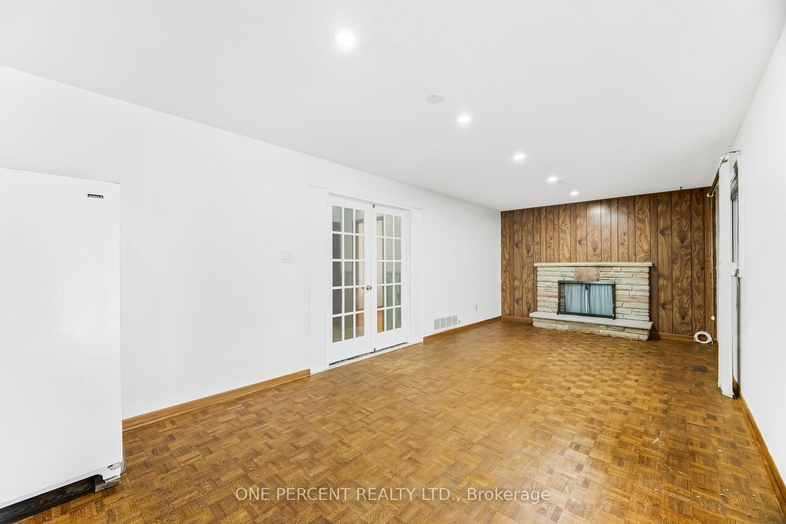 Detached House for sale at 4 Manorcrest Street, Brampton, Ontario, L6S 2W9 - Central Park - MLS: W12894224