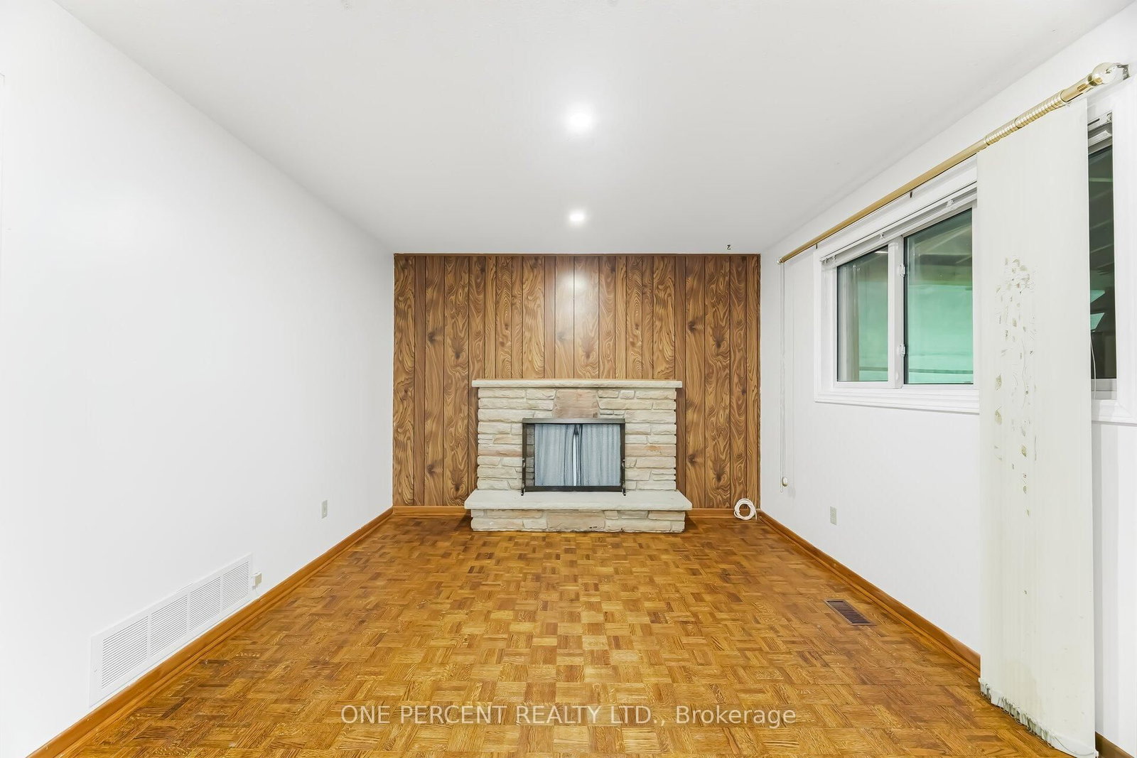 Detached House for sale at 4 Manorcrest Street, Brampton, Ontario, L6S 2W9 - Central Park - MLS: W12894224