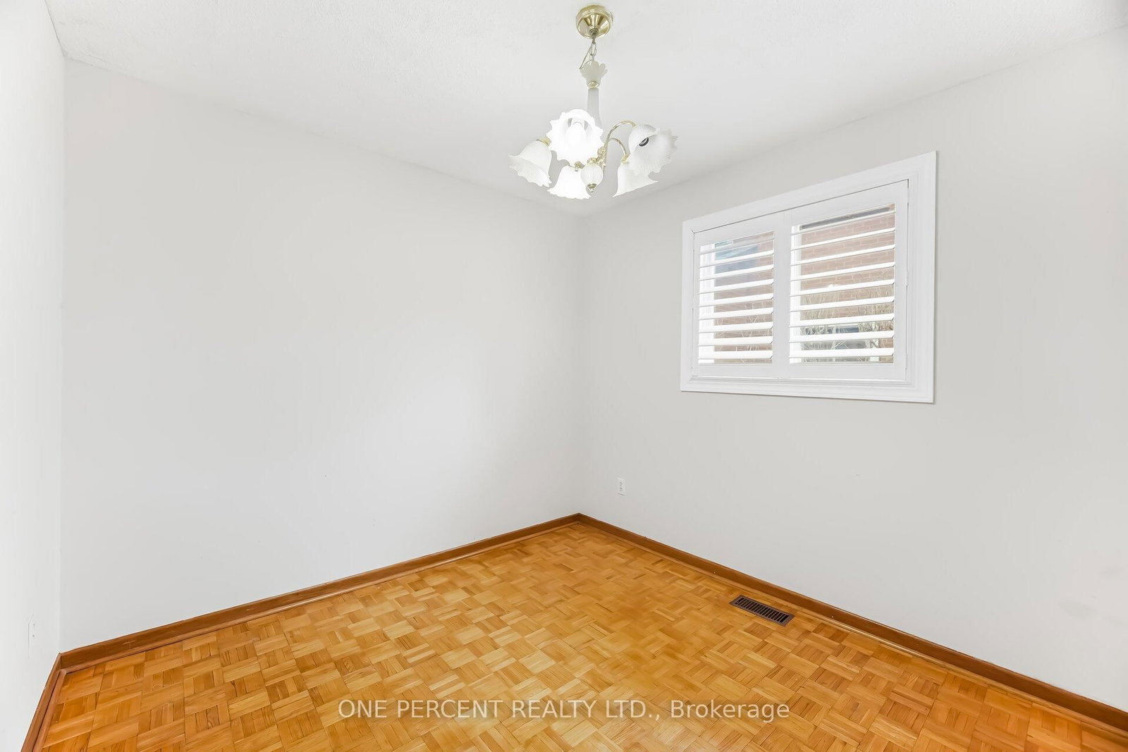 Detached House for sale at 4 Manorcrest Street, Brampton, Ontario, L6S 2W9 - Central Park - MLS: W12894224