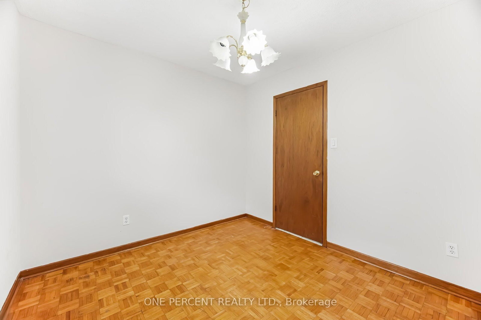 Detached House for sale at 4 Manorcrest Street, Brampton, Ontario, L6S 2W9 - Central Park - MLS: W12894224