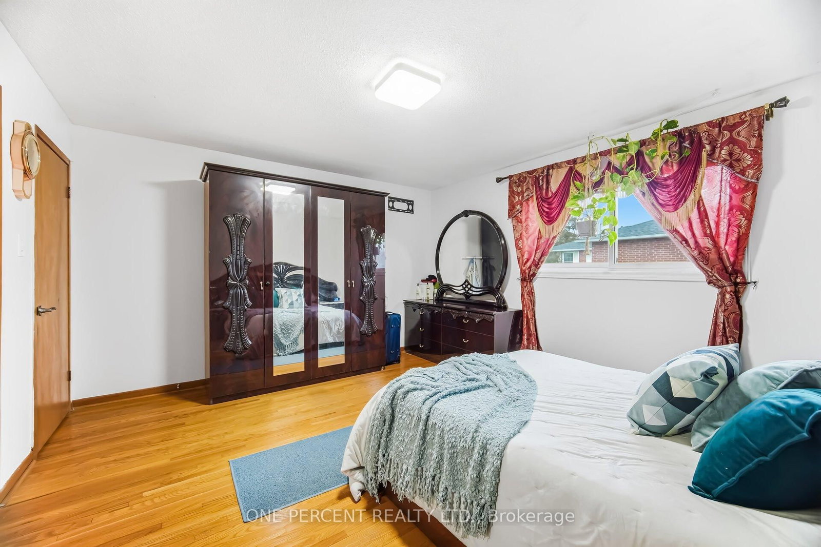 Detached House for sale at 4 Manorcrest Street, Brampton, Ontario, L6S 2W9 - Central Park - MLS: W12894224