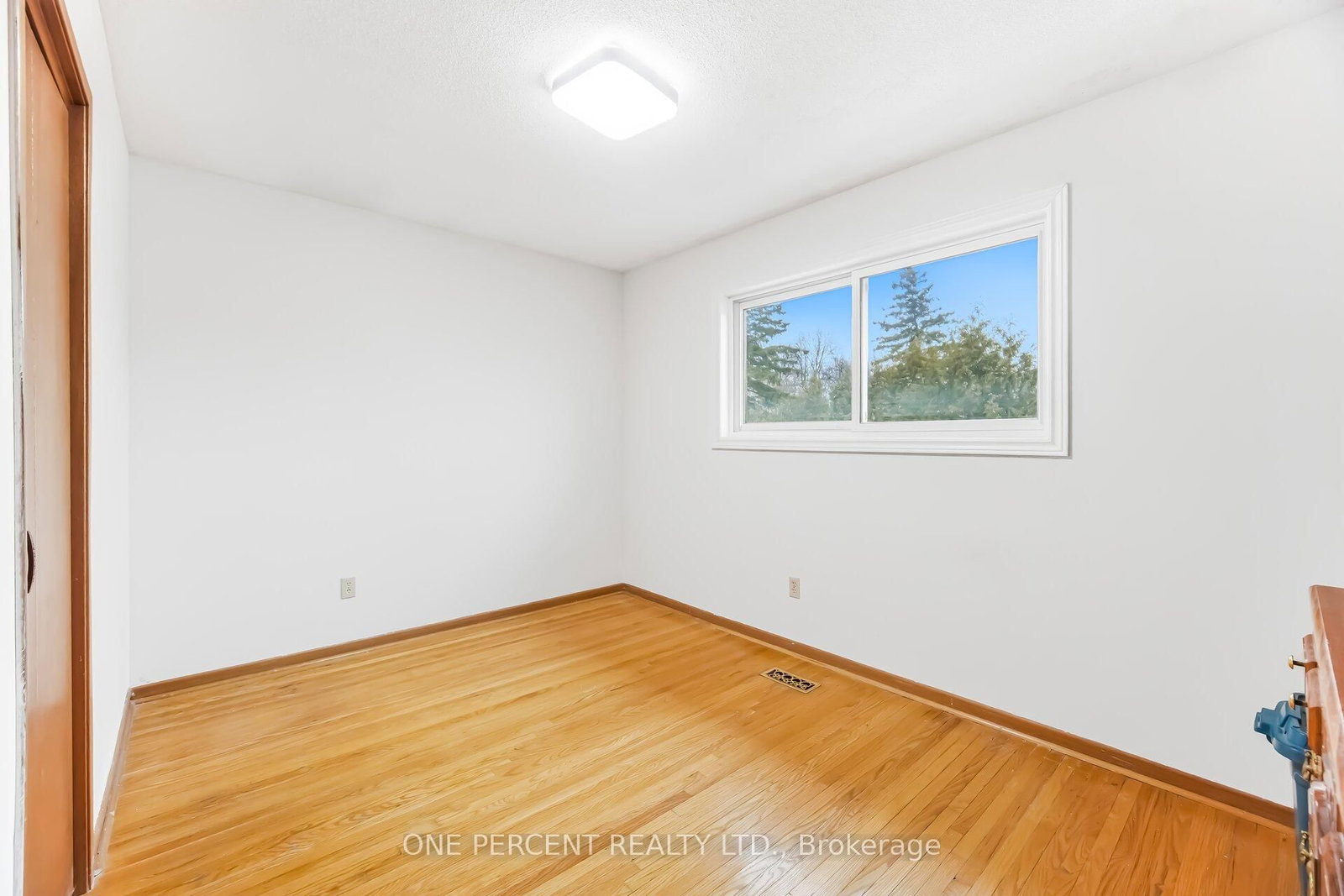 Detached House for sale at 4 Manorcrest Street, Brampton, Ontario, L6S 2W9 - Central Park - MLS: W12894224