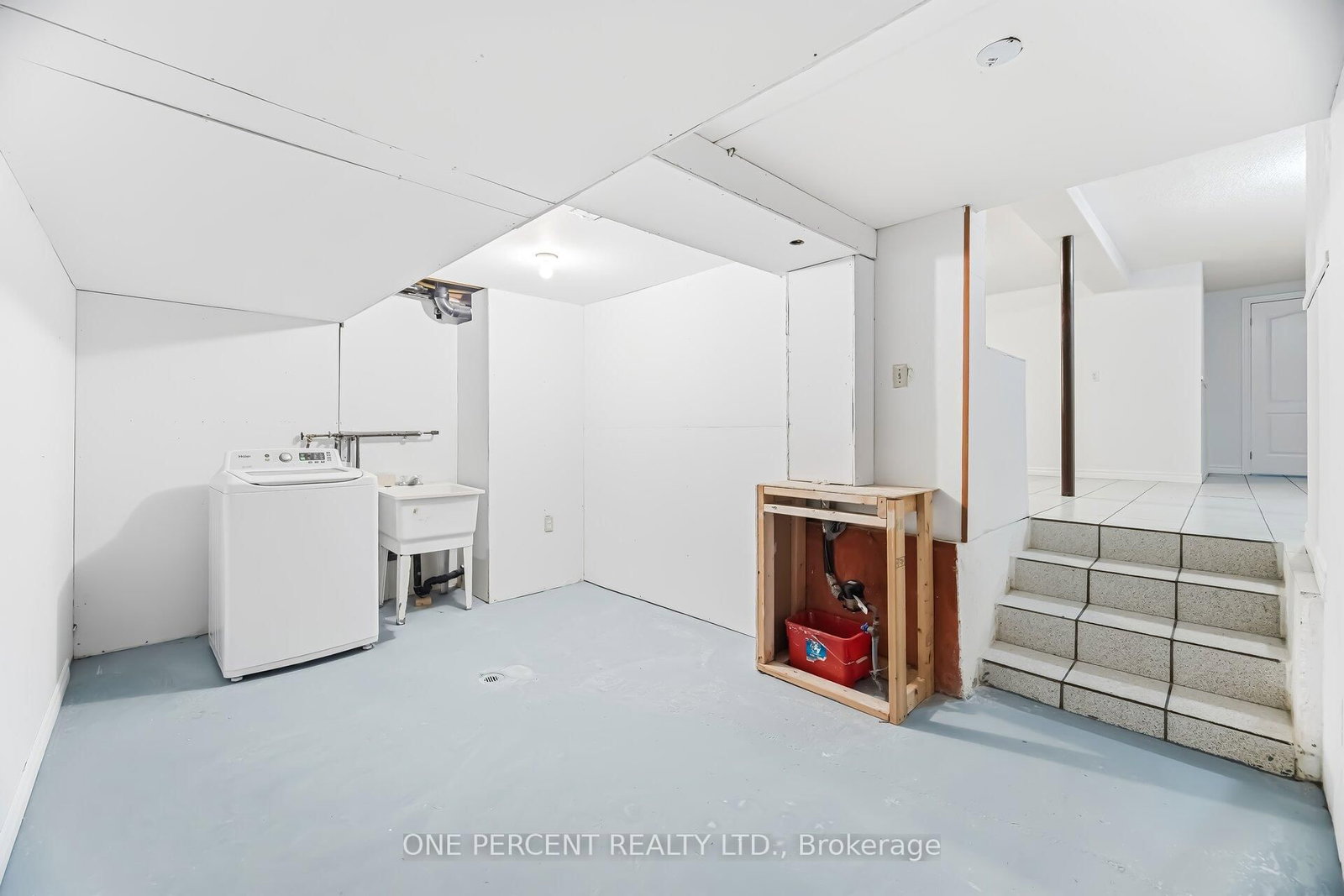 Detached House for sale at 4 Manorcrest Street, Brampton, Ontario, L6S 2W9 - Central Park - MLS: W12894224