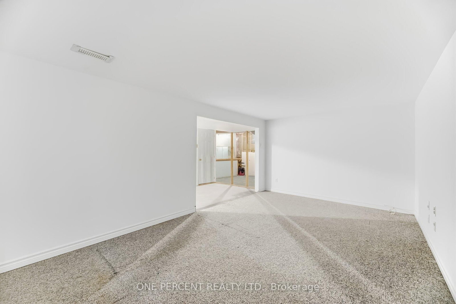 Detached House for sale at 4 Manorcrest Street, Brampton, Ontario, L6S 2W9 - Central Park - MLS: W12894224