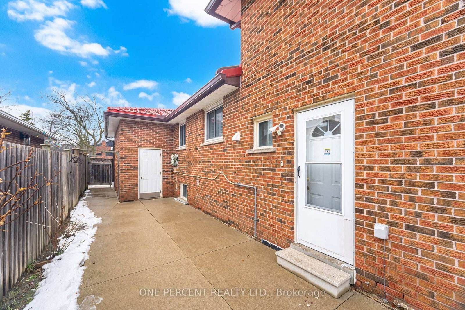 Detached House for sale at 4 Manorcrest Street, Brampton, Ontario, L6S 2W9 - Central Park - MLS: W12894224