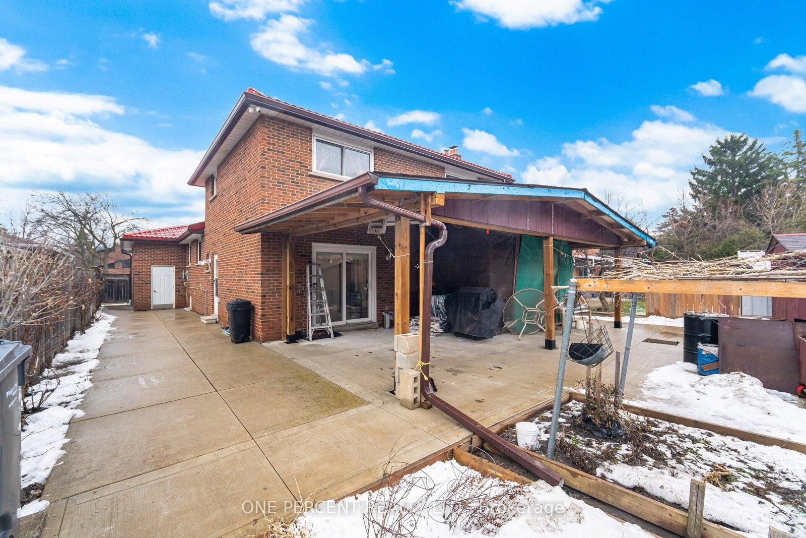 Detached House for sale at 4 Manorcrest Street, Brampton, Ontario, L6S 2W9 - Central Park - MLS: W12894224