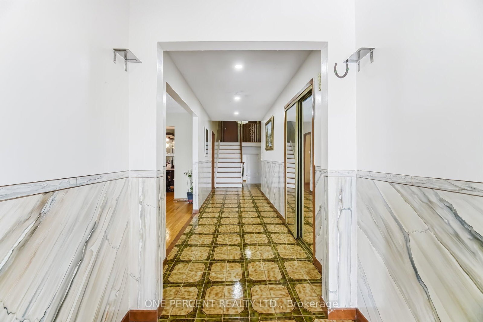 Detached House for sale at 4 Manorcrest Street, Brampton, Ontario, L6S 2W9 - Central Park - MLS: W12894224