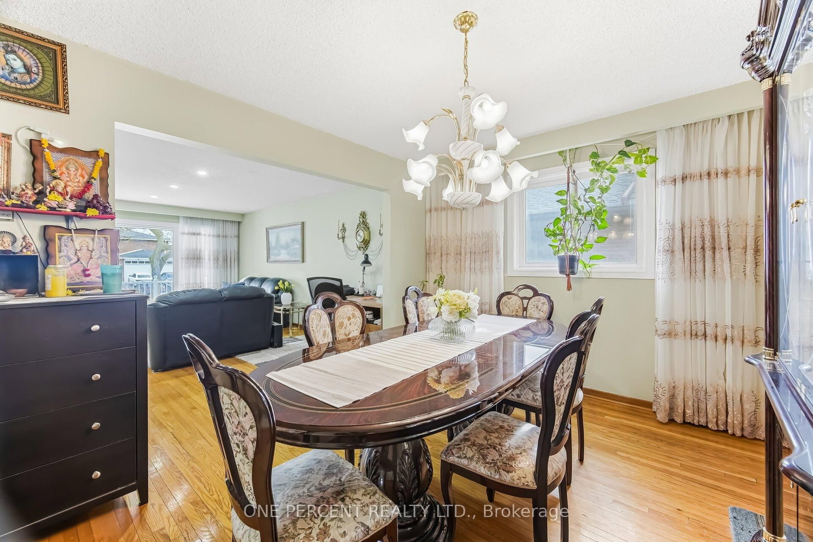 Detached House for sale at 4 Manorcrest Street, Brampton, Ontario, L6S 2W9 - Central Park - MLS: W12894224