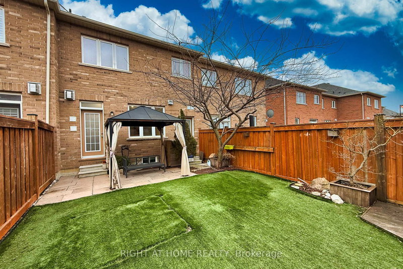 15 Munch Pl, Milton, L9T 8K6 | Image 3
