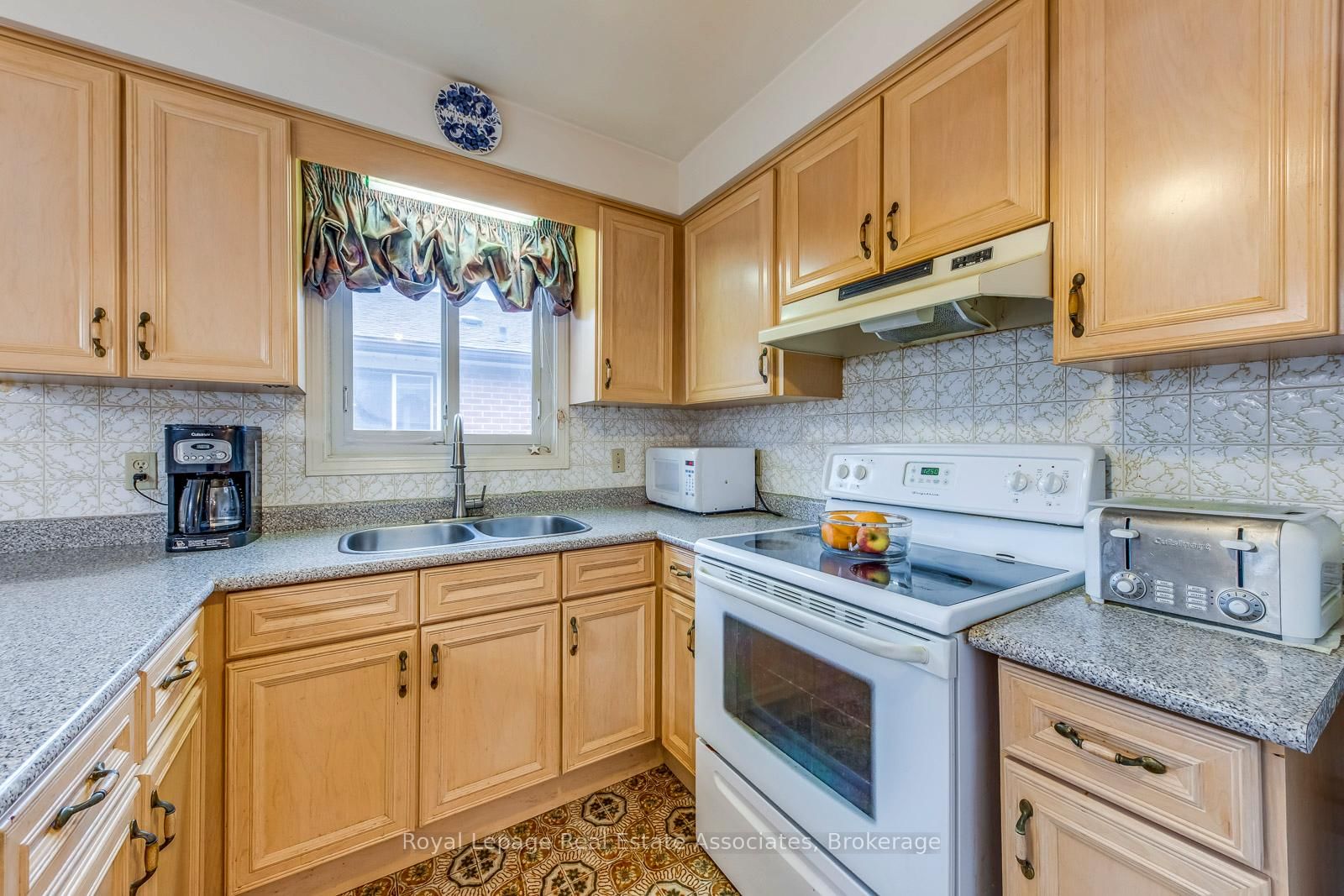 Semi-Detached House for sale at 37 Prouse Drive, Brampton, Ontario, L6V 3A3 - Brampton North - MLS: W12894338