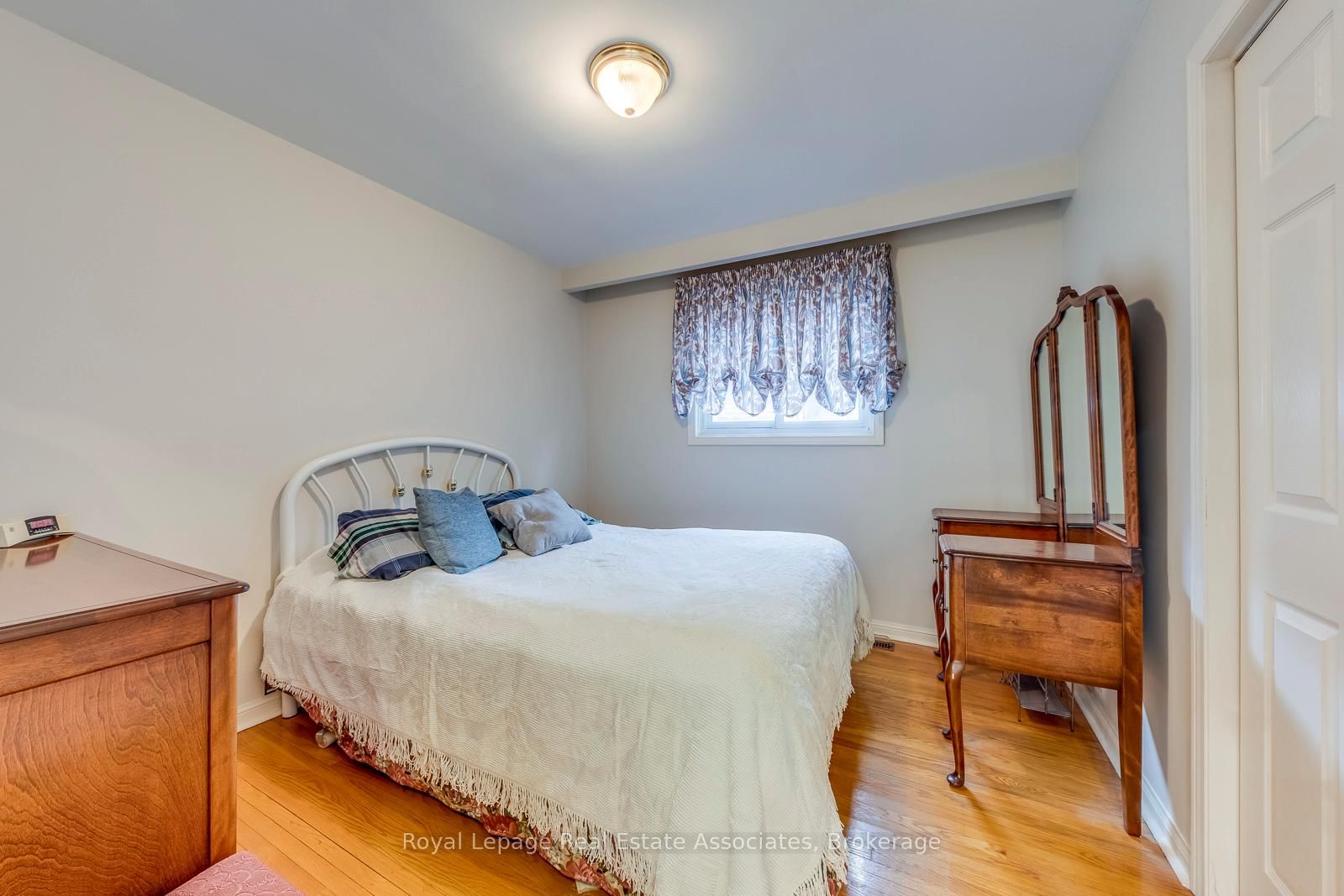 Semi-Detached House for sale at 37 Prouse Drive, Brampton, Ontario, L6V 3A3 - Brampton North - MLS: W12894338