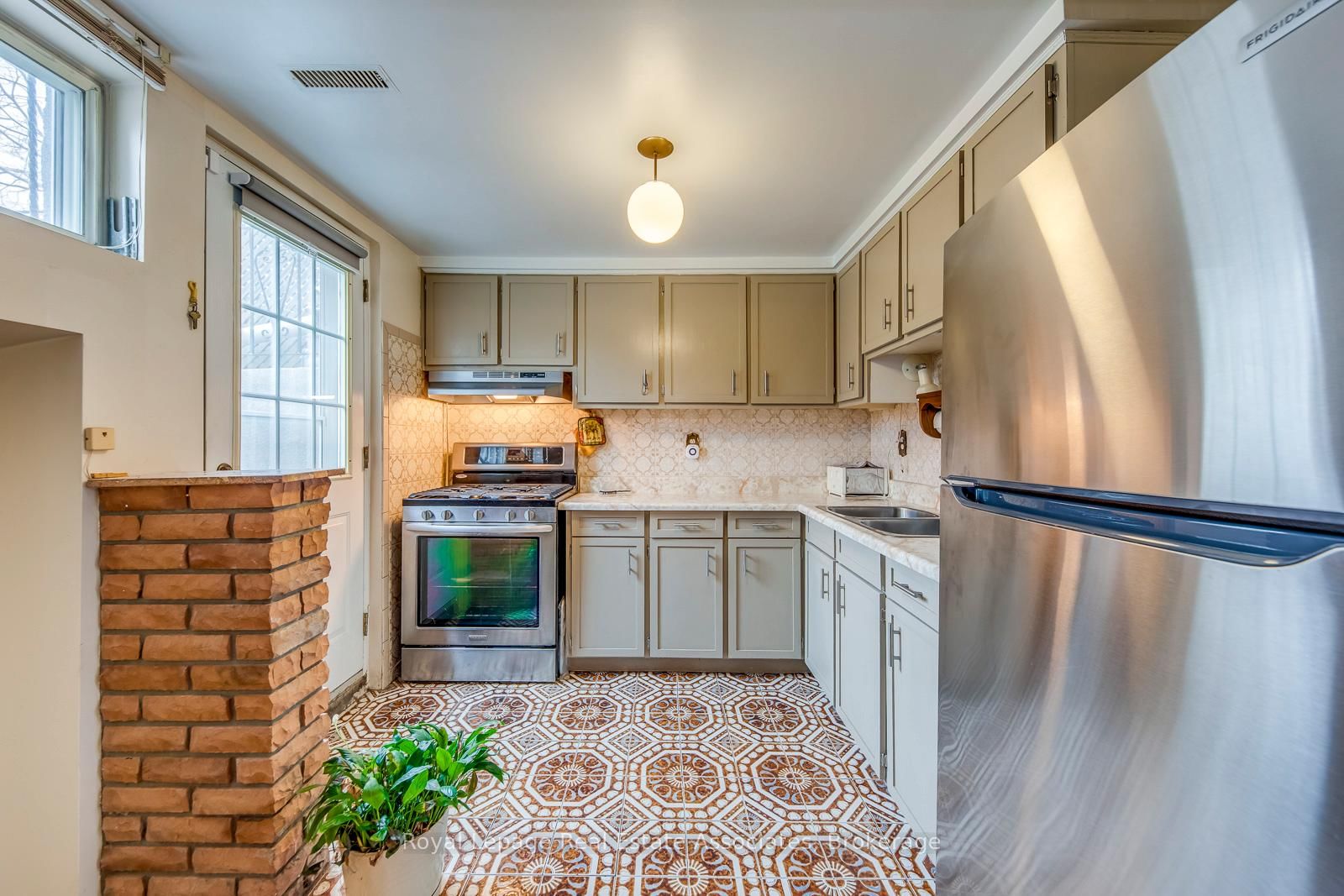 Semi-Detached House for sale at 37 Prouse Drive, Brampton, Ontario, L6V 3A3 - Brampton North - MLS: W12894338