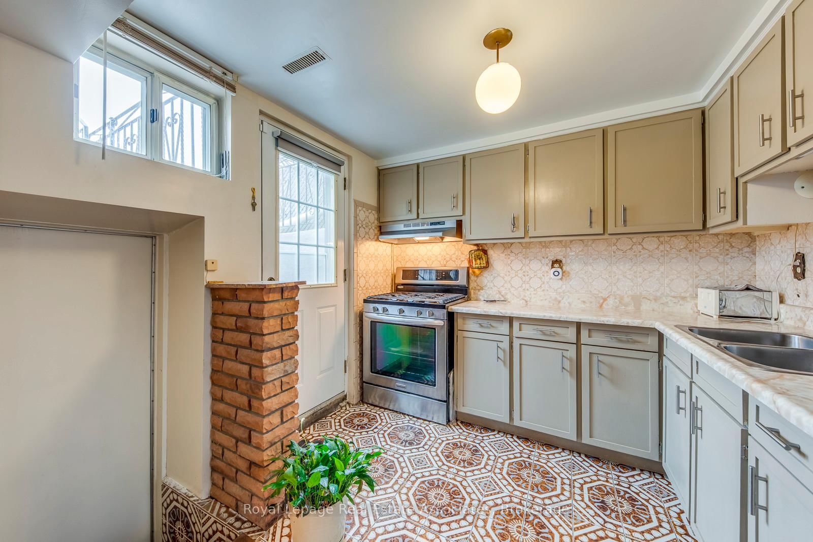 Semi-Detached House for sale at 37 Prouse Drive, Brampton, Ontario, L6V 3A3 - Brampton North - MLS: W12894338