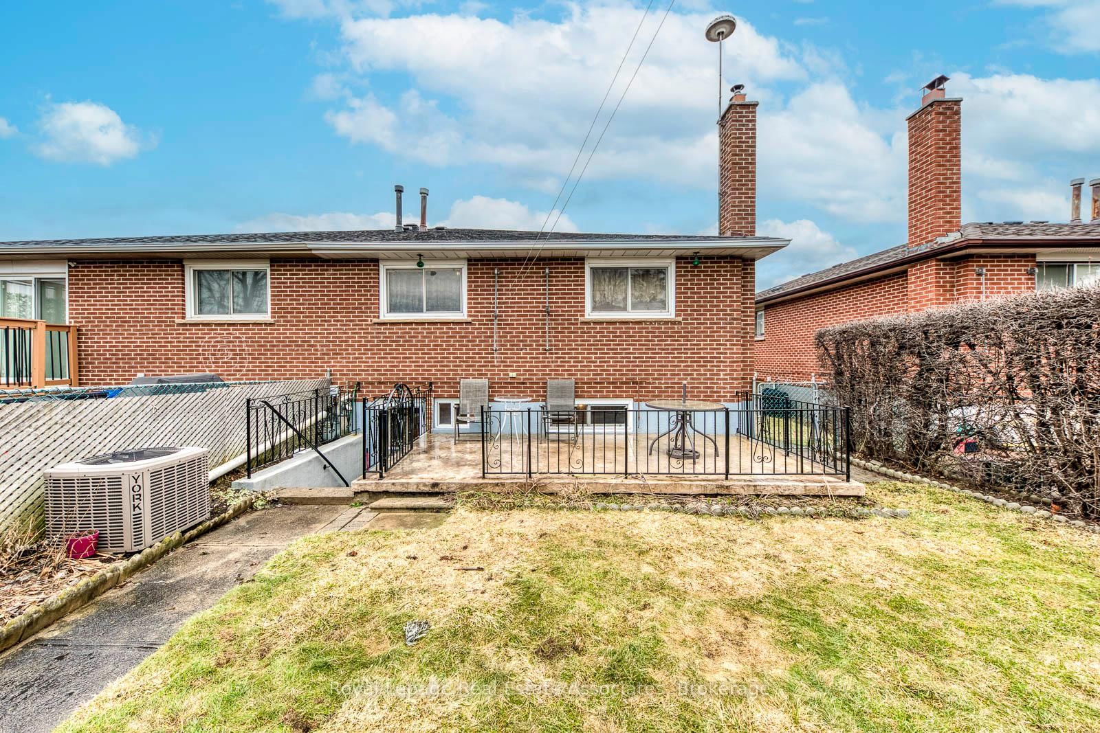 Semi-Detached House for sale at 37 Prouse Drive, Brampton, Ontario, L6V 3A3 - Brampton North - MLS: W12894338