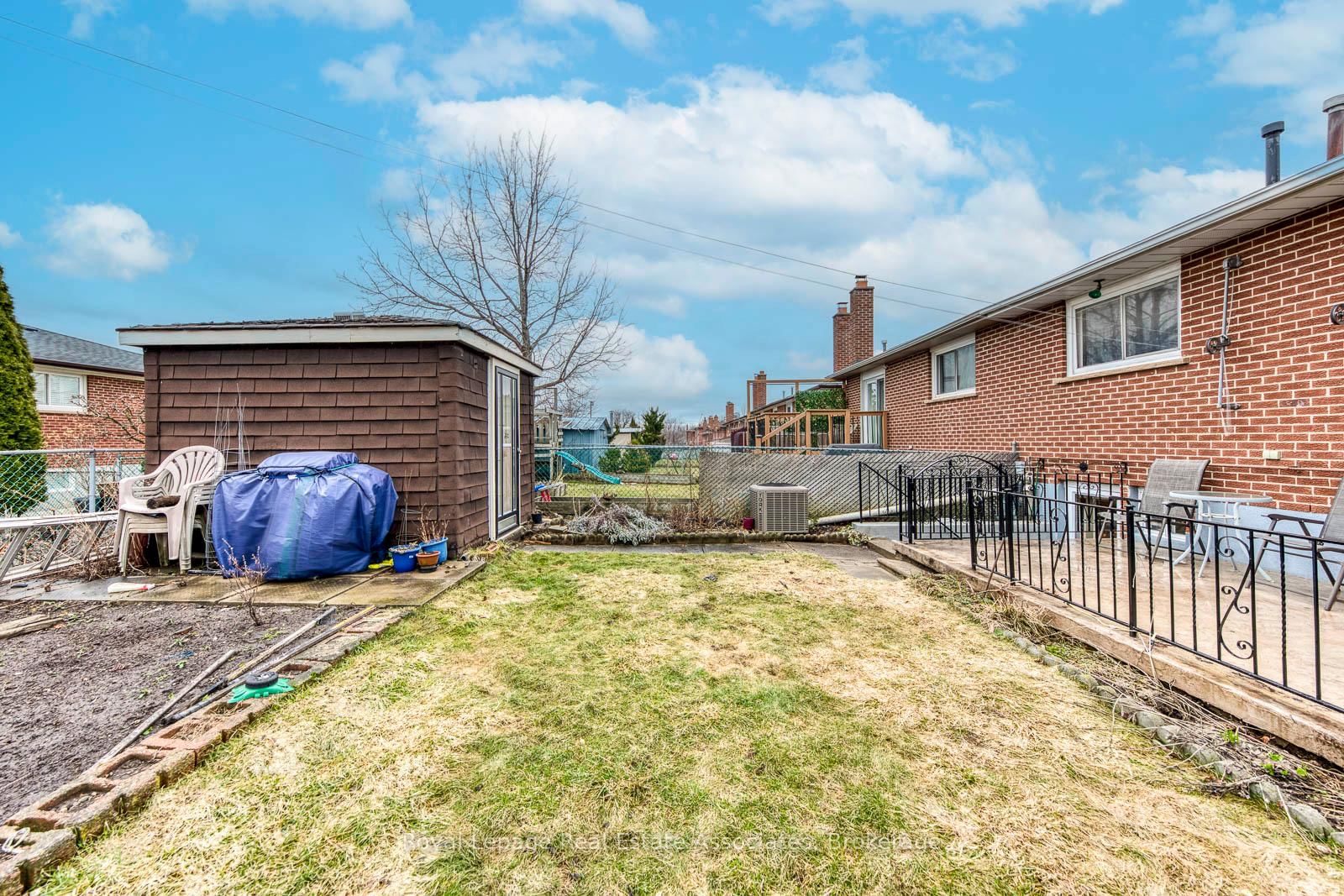 Semi-Detached House for sale at 37 Prouse Drive, Brampton, Ontario, L6V 3A3 - Brampton North - MLS: W12894338